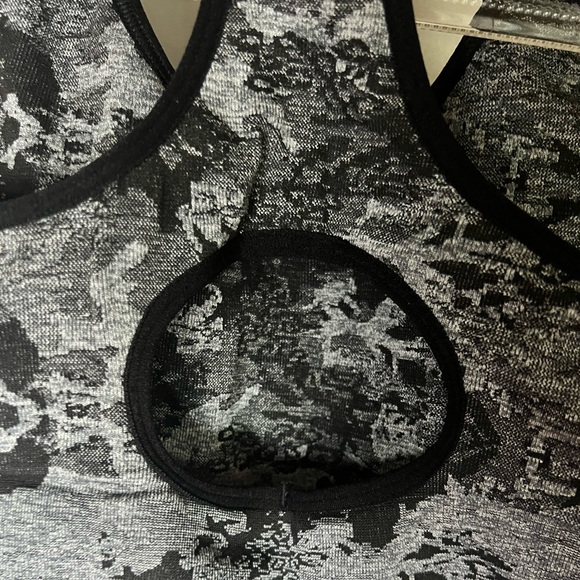 SOLD Women’s Best Black Camouflage Sports Bra Size Small - Picture 2 of 6